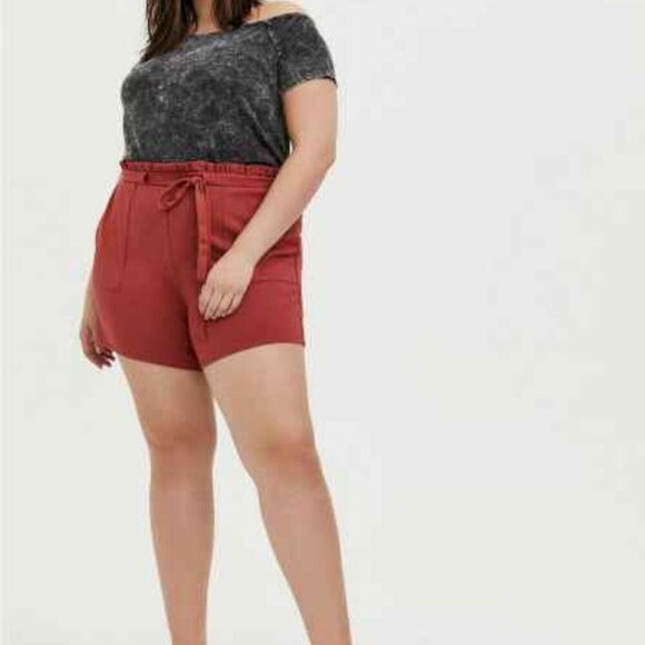 TORRID 5 Inch Pull-On Studio Luxe Ponte Mid-Rise Paperbag Waist Short - Picture 2 of 14